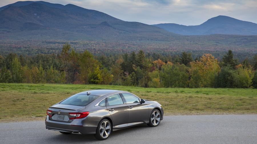  Honda Accord Touring Hybrid 2017 года  (NA) (фото 50 из 170)